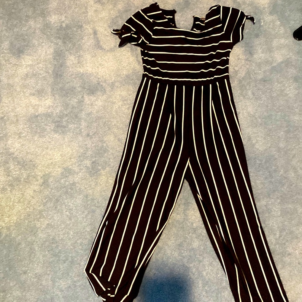 Selling a black and white jumper. Never worn and is provided with tags